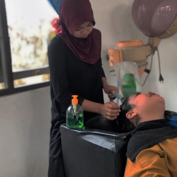 Bimbingan Ketrampilan Tata Rias bagi Pemerlu Pelayanan pada UPT PSKW Dinsos Kalteng Angkatan I tahun 2025
