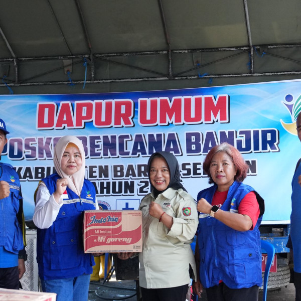 Tagana Membantu Korban Banjir di Barito Selatan